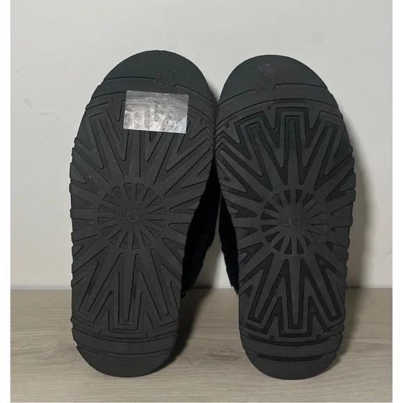 UGG Funkette Women’s Black Fluff Platform Shoes SZ 9 - Picture 9 of 9